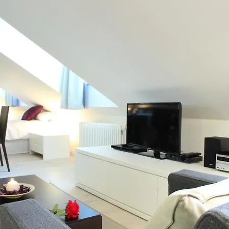 Central Prague Apartments Daire Prag